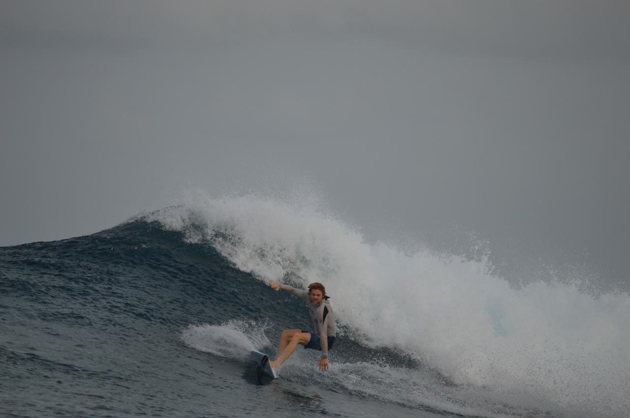 Отель Surf Trip Maldives Тулусду Экстерьер фото
